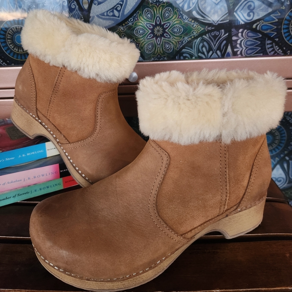 Dansko Bettie Clogs Boots Shearling Lined Size 37